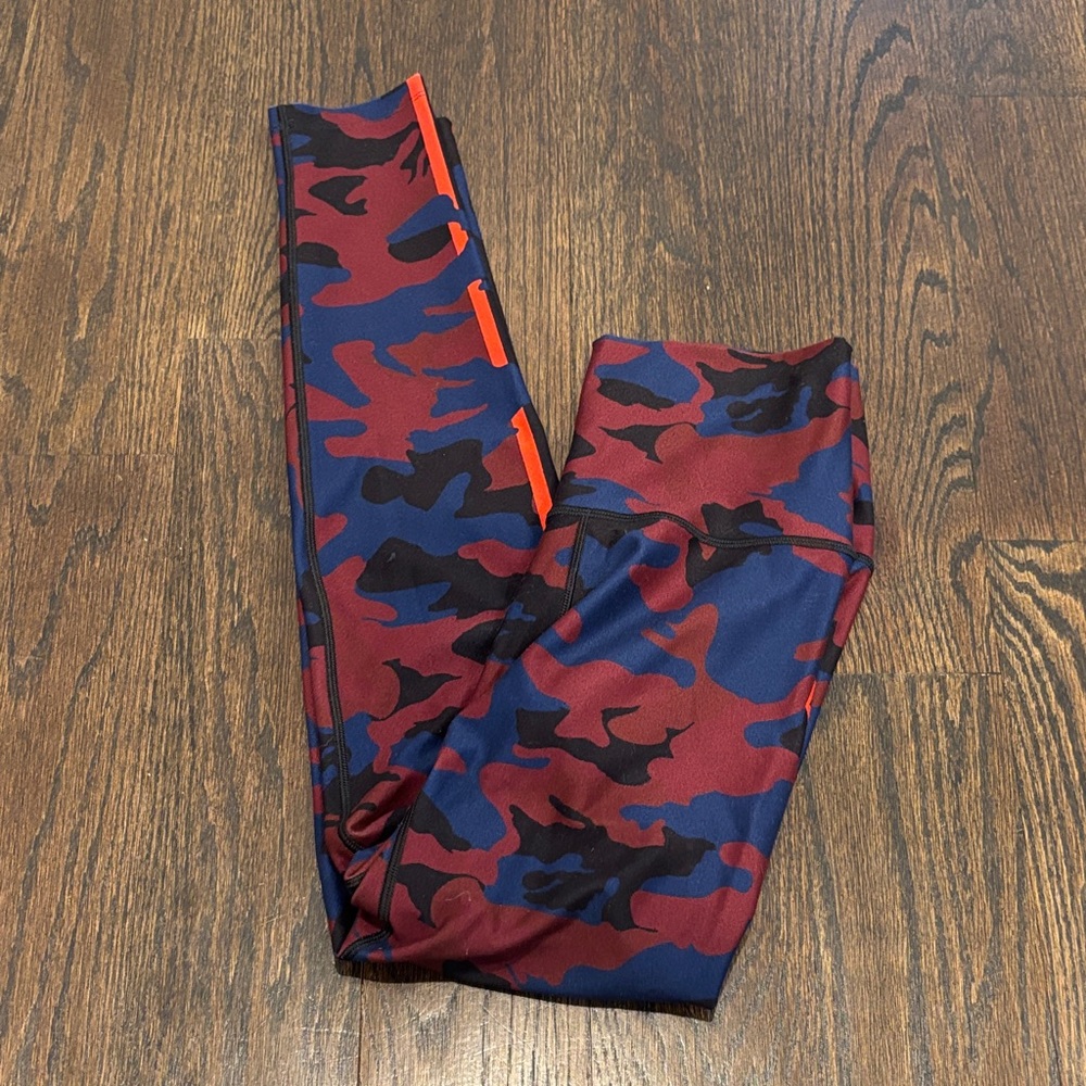 Wear It To Heart Women's Red & Blue Camo Leggings Size Small